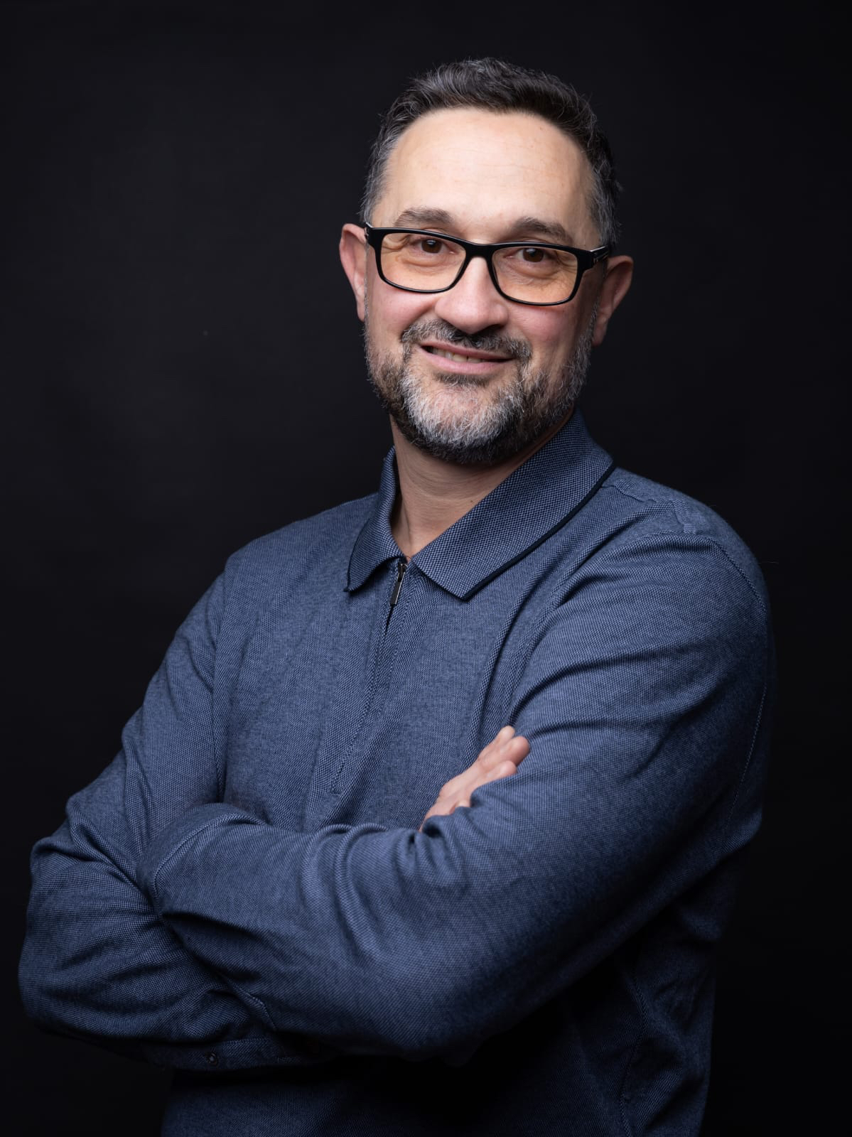 visuel de Juan Barrios dirigeant de sycleen